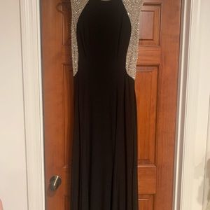 Cache’ black and gold size 10 gown. Perfect condition.